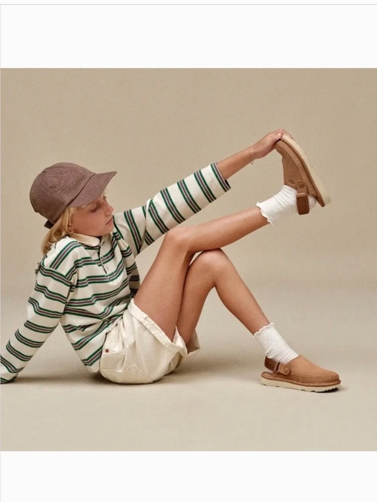 UGG Other - UGG kids Goldenstar clogs chestnut brown size 8